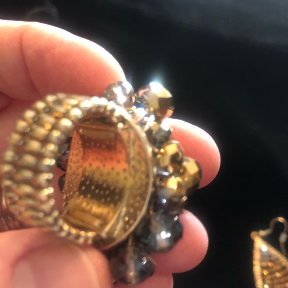 SALE Gorgeous Matching Earrings Ring & Bracelet - Picture 8 of 16